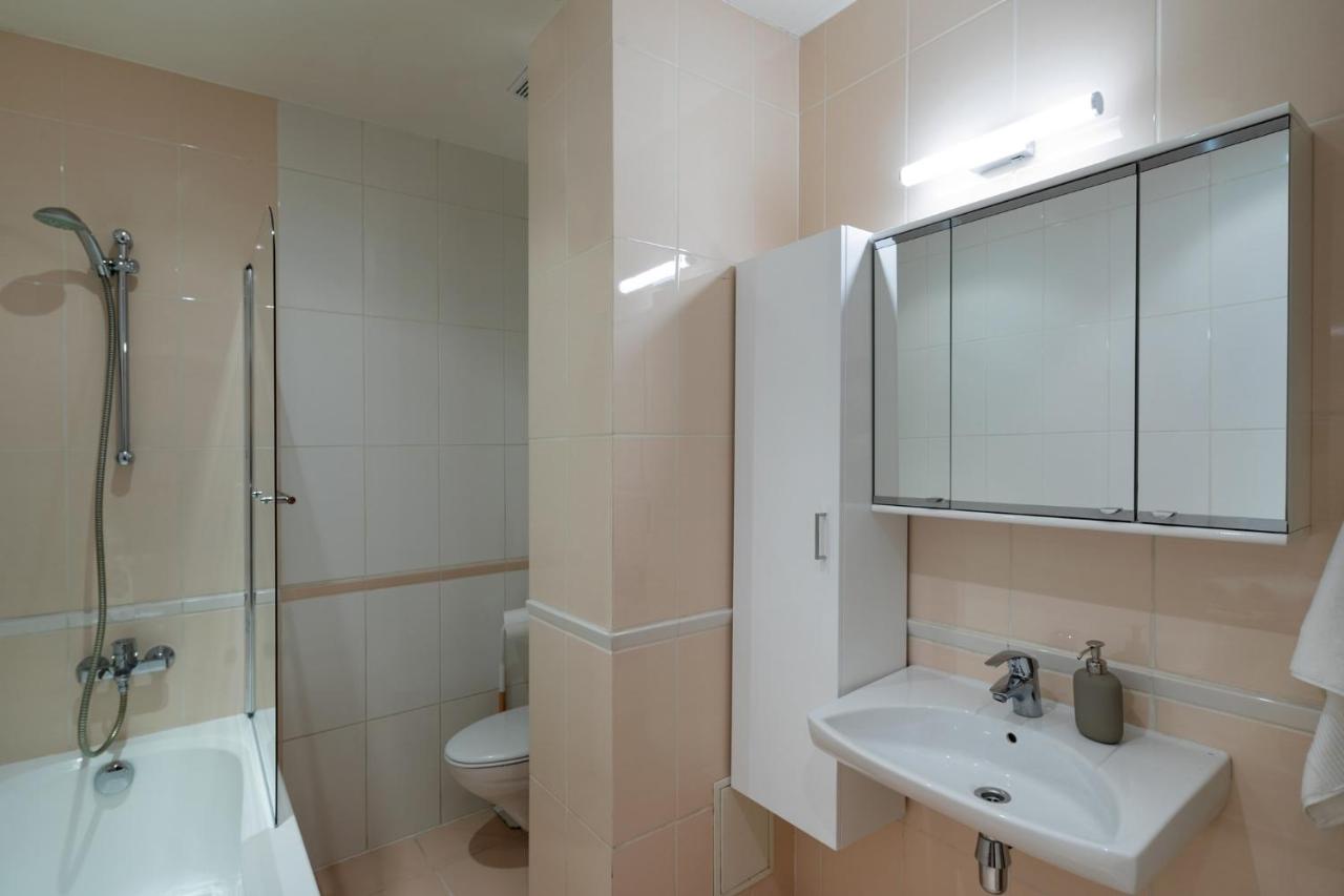 Ziedondarza Park One Bedroom Apartment And Balcony Riga Buitenkant foto