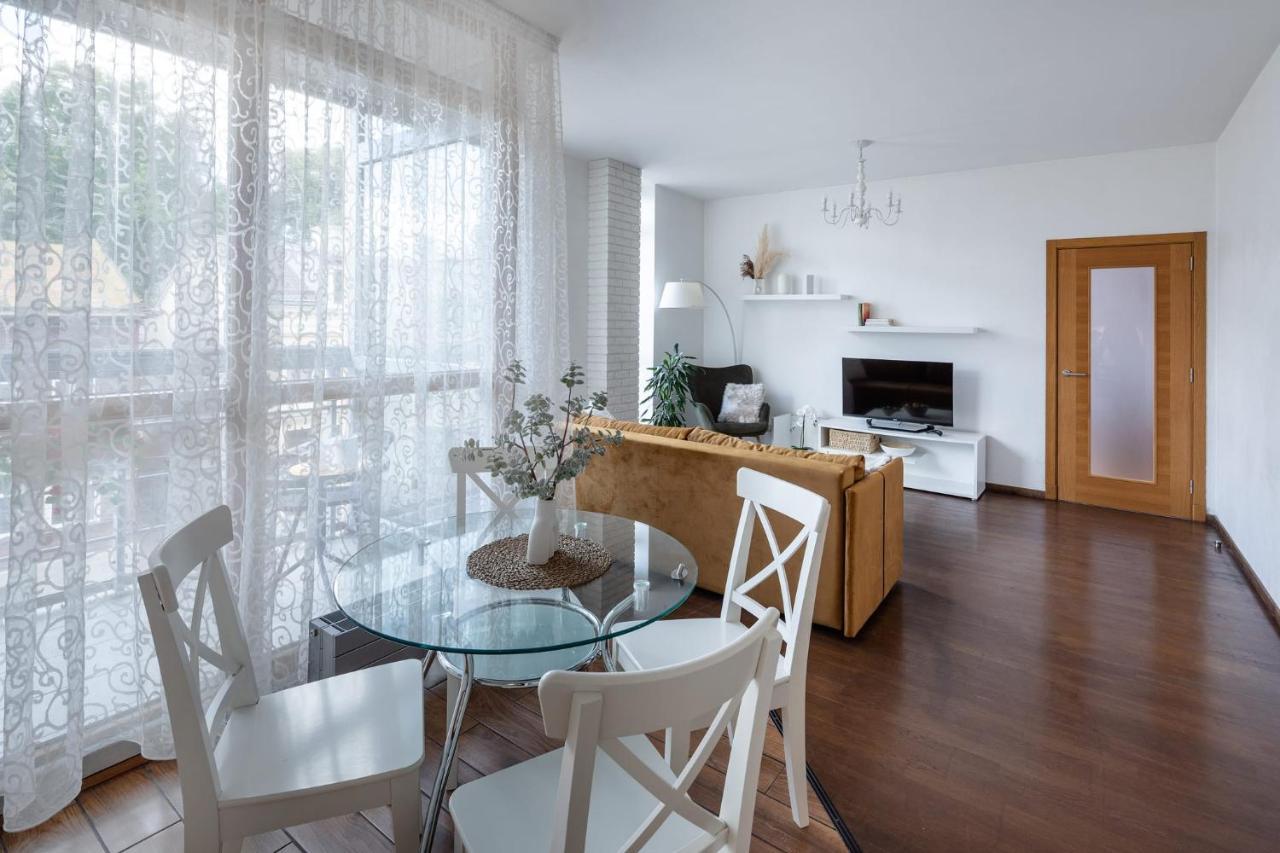 Ziedondarza Park One Bedroom Apartment And Balcony Riga Buitenkant foto