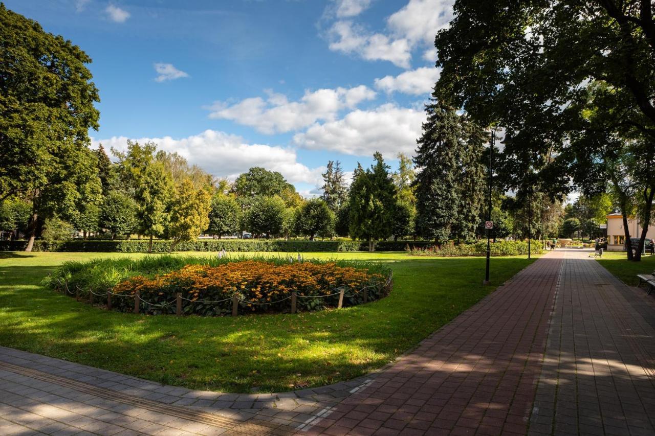 Ziedondarza Park One Bedroom Apartment And Balcony Riga Buitenkant foto
