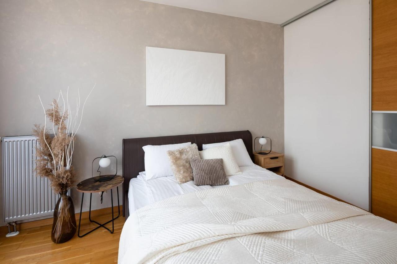 Ziedondarza Park One Bedroom Apartment And Balcony Riga Buitenkant foto