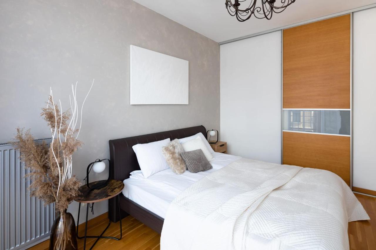 Ziedondarza Park One Bedroom Apartment And Balcony Riga Buitenkant foto
